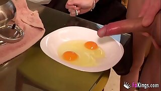 Ainara loves weathering cum omelettes of breakfast